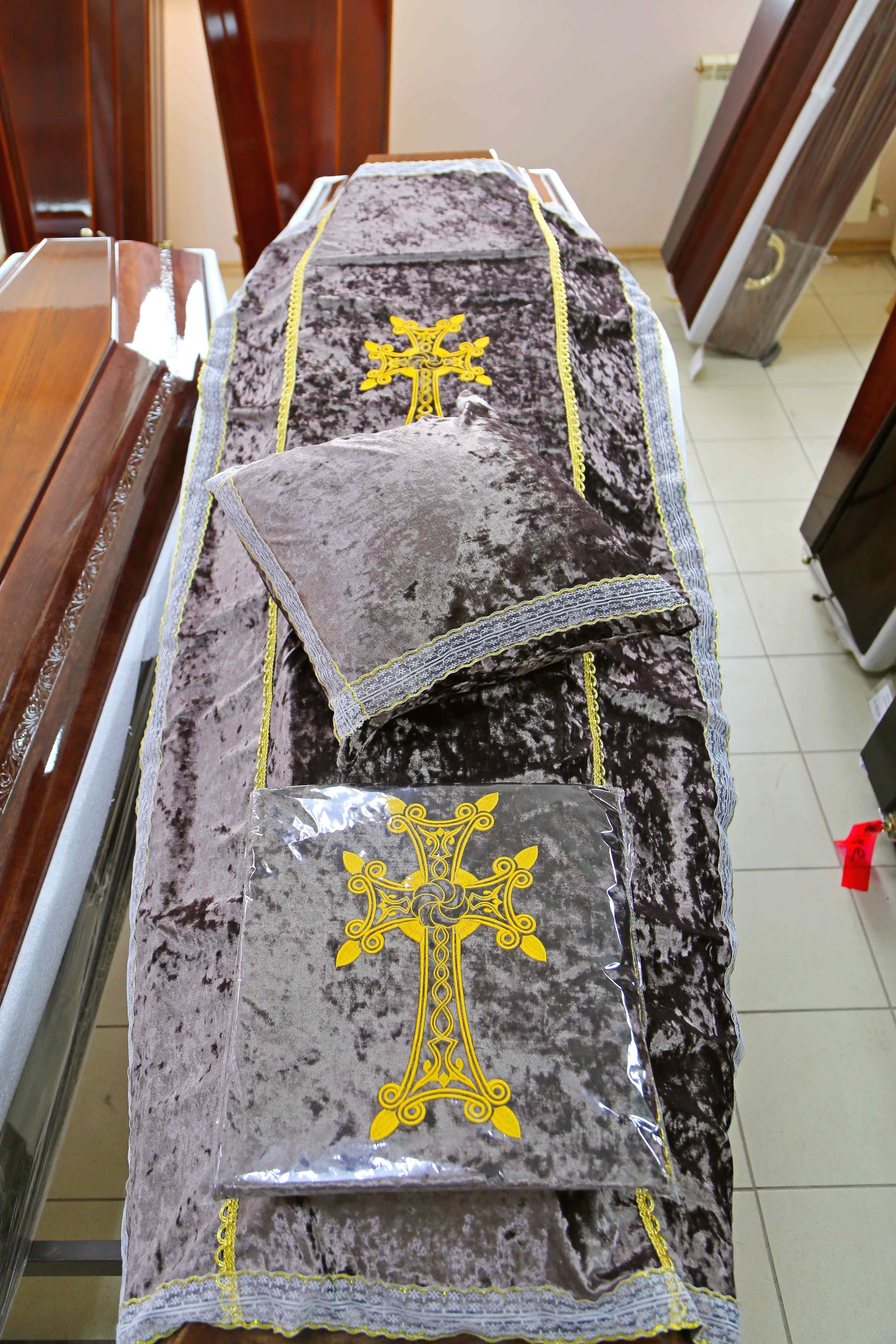 Григорианский коричневый (Вышивка золото) - Фото 2